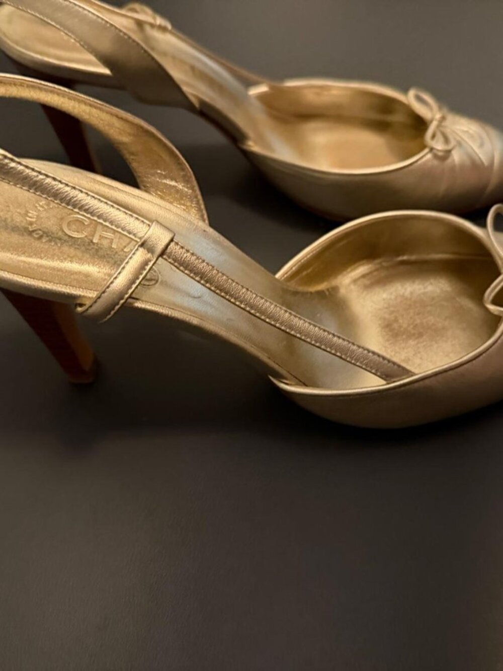 Vintage Chanel Metallic Gold CC Bow Slingback Heels – Size 38.5 - Picture 3 of 8